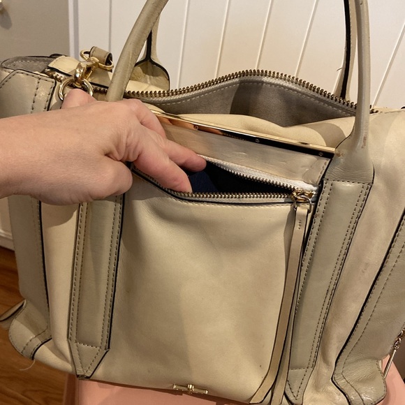 POUR LA VICTOIRE two tone 100% leather satchel with crossbody strap - Picture 15 of 16